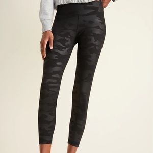 Old navy camo leggings